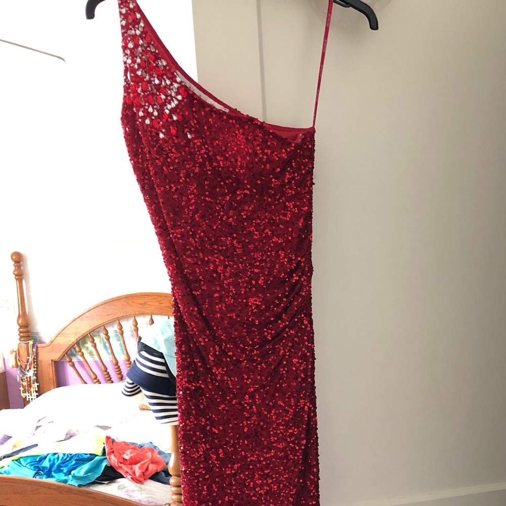 Gown In Excellent Condition And Only Worn Once - image 2